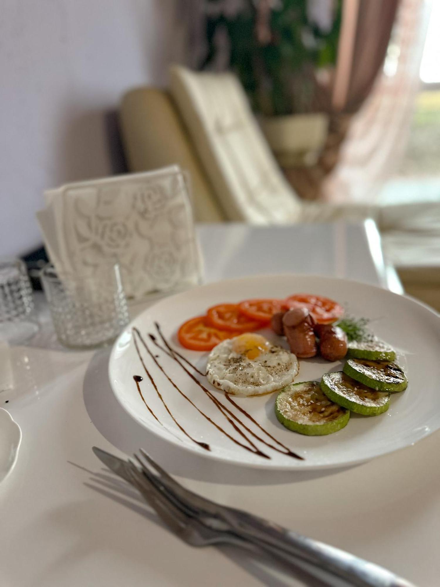 Na Pagorbi Lutsk Hotel Екстериор снимка